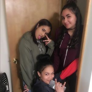 Meet your Posher, Elizabeth